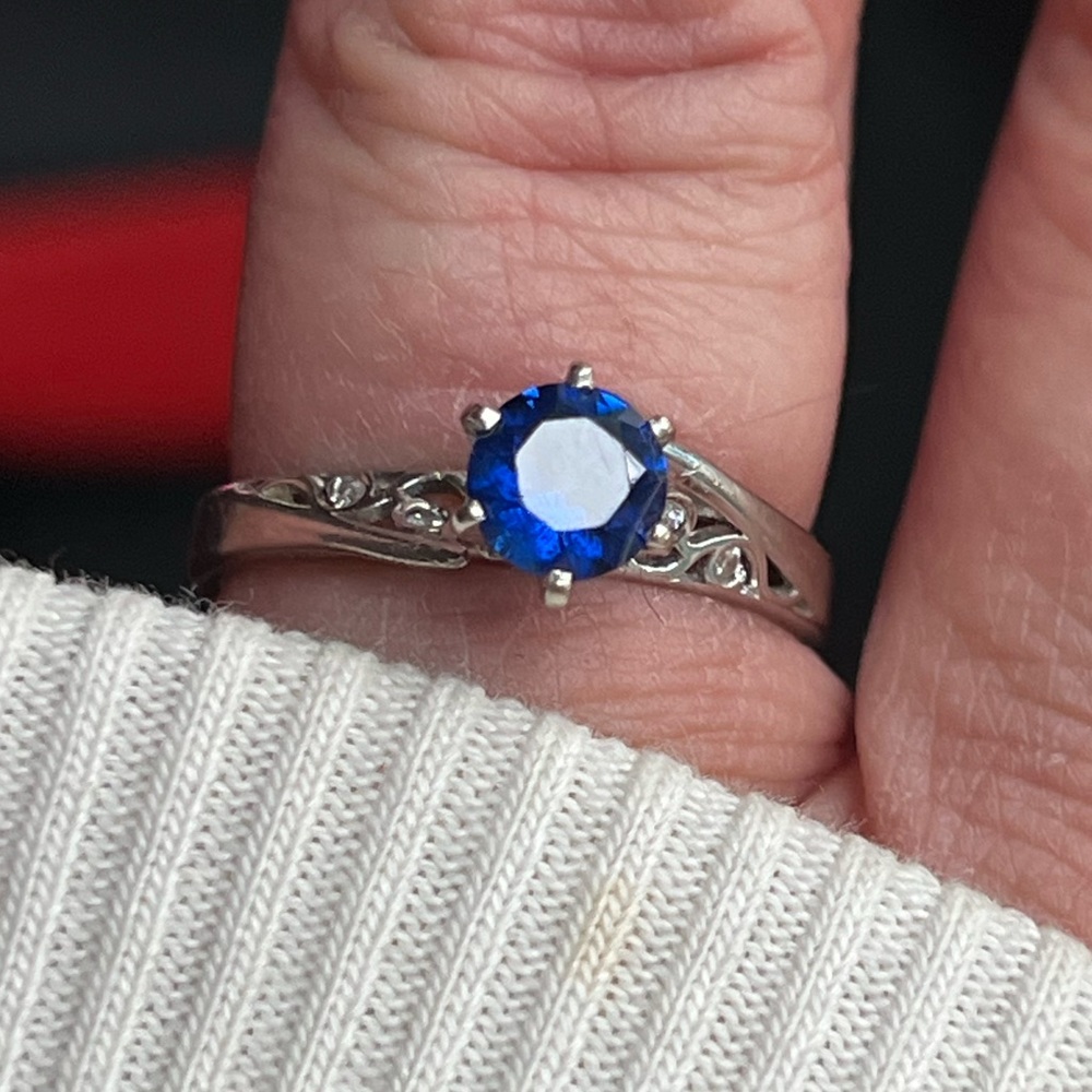 14k white gold and diamond ring